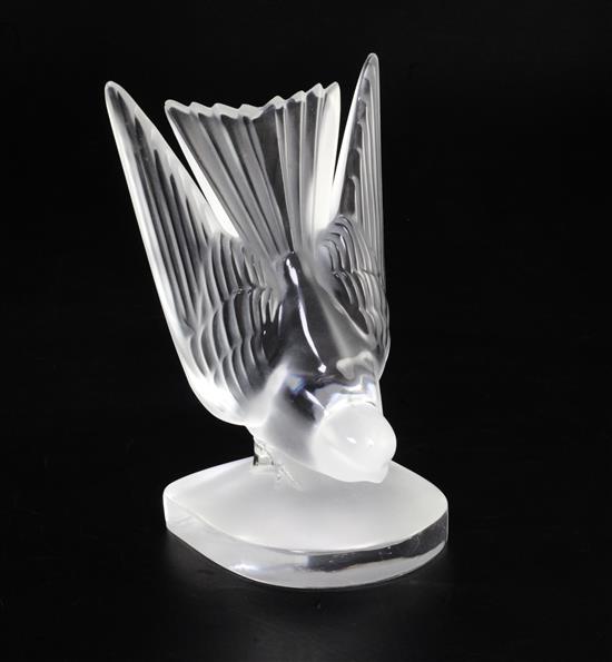 Hirondelle/Swallow. A glass paperweight by René Lalique, introduced on 10/2/1928, No.11810,